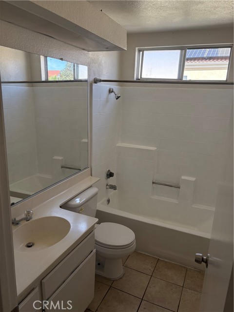 Detail Gallery Image 7 of 8 For 12212 Amber Hill, Moreno Valley,  CA 92557 - 4 Beds | 2/1 Baths