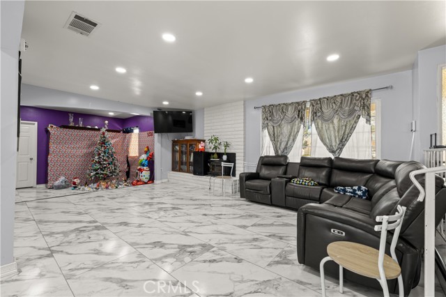 9164 Quincy Avenue, Hesperia CA: https://media.crmls.org/medias/2027594f-4f24-4bea-8159-0c23b565cece.jpg