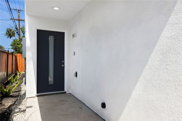9613 S Hobart Boulevard, Los Angeles CA: https://media.crmls.org/medias/2027a7bb-cf6f-4b4b-94c8-4c186df6c7f5.jpg
