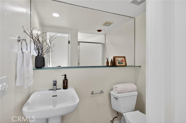 Detail Gallery Image 22 of 29 For 821 Bay St #C5,  Santa Monica,  CA 90405 - 2 Beds | 2 Baths