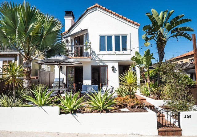 Detail Gallery Image 1 of 1 For 409 4th St, Manhattan Beach,  CA 90266 - 3 Beds | 2/2 Baths