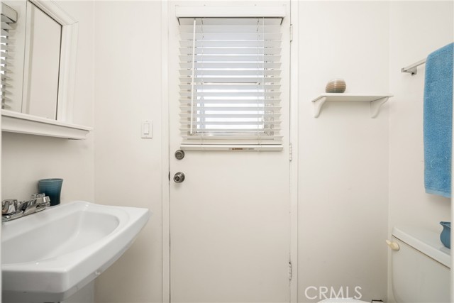 Detail Gallery Image 42 of 75 For 6040 Pat Ave, Woodland Hills,  CA 91367 - 5 Beds | 4/2 Baths