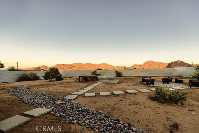 Detail Gallery Image 6 of 26 For 7795 Sunset Rd, Joshua Tree,  CA 92252 - 4 Beds | 2 Baths