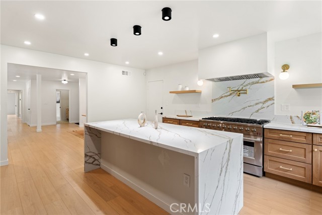 20217 Wells Drive, Woodland Hills CA: https://media.crmls.org/medias/202cb71d-076e-4cbc-8c9c-c9307f400ac3.jpg