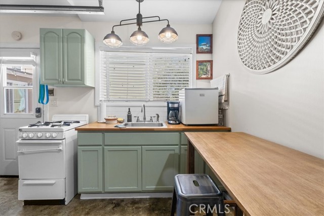 1906 Plant Avenue, Redondo Beach CA: https://media.crmls.org/medias/202cc14e-d55c-4dc1-9829-0ebc6e10ce8f.jpg