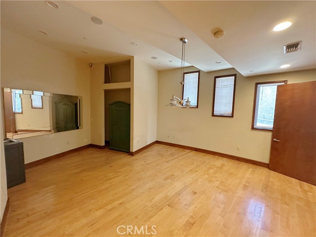 5077 Schumacher Road, Calabasas CA: https://media.crmls.org/medias/202db752-7700-42f7-b55b-3a497206441c.jpg