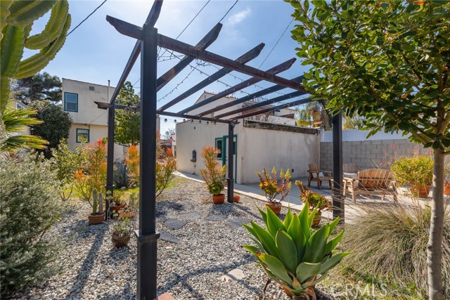 Detail Gallery Image 43 of 48 For 8933 Gibson St, Los Angeles,  CA 90034 - 4 Beds | 2 Baths