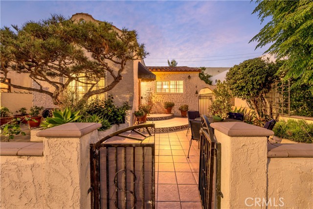 143 Roycroft Avenue, Long Beach CA: https://media.crmls.org/medias/202e2059-677c-4400-80a7-1441ab093f23.jpg