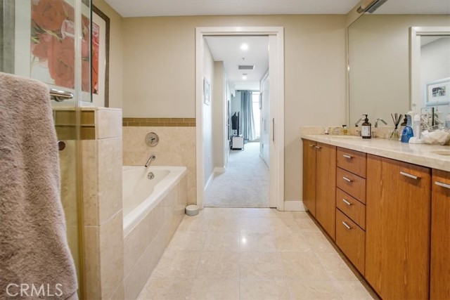 3141 Michelson Drive, Irvine CA: https://media.crmls.org/medias/202e478b-9b9d-4365-813c-cf0f9e65c528.jpg