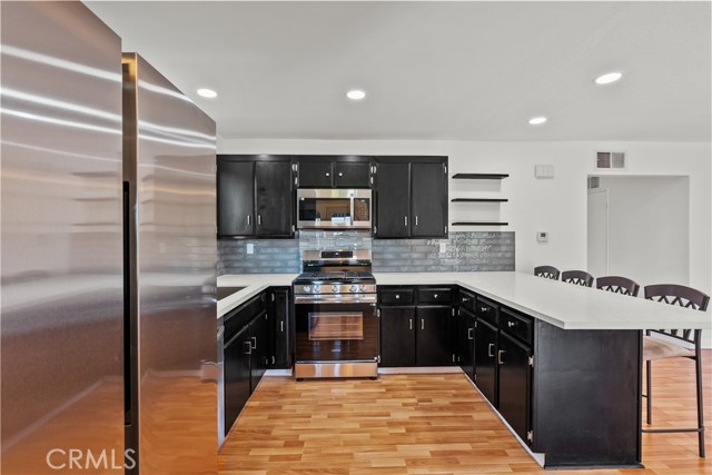 Detail Gallery Image 12 of 72 For 6172 Dalecrest Ave, Woodland Hills,  CA 91367 - 3 Beds | 2 Baths