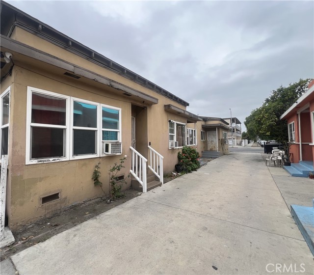 Detail Gallery Image 1 of 9 For 6916 S Main St #1/2,  Los Angeles,  CA 90003 - 1 Beds | 1 Baths