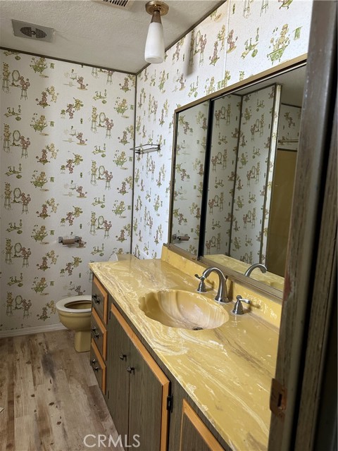 332 N LYON Avenue, Hemet CA: https://media.crmls.org/medias/202f08e9-04d9-4c84-8f73-5fbb274e0db6.jpg