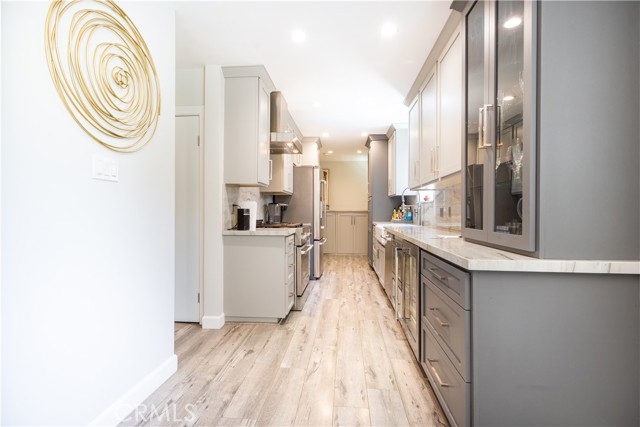 Detail Gallery Image 5 of 30 For 5715 Cahill Ave, Tarzana,  CA 91356 - 3 Beds | 2 Baths