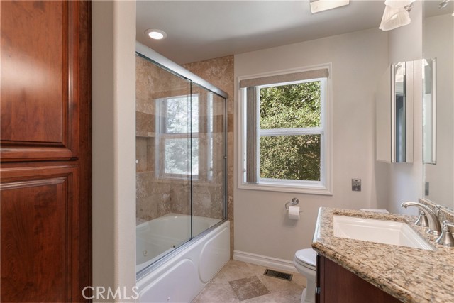 Detail Gallery Image 15 of 49 For 27554 North Bay Rd, Lake Arrowhead,  CA 92352 - 4 Beds | 2/2 Baths