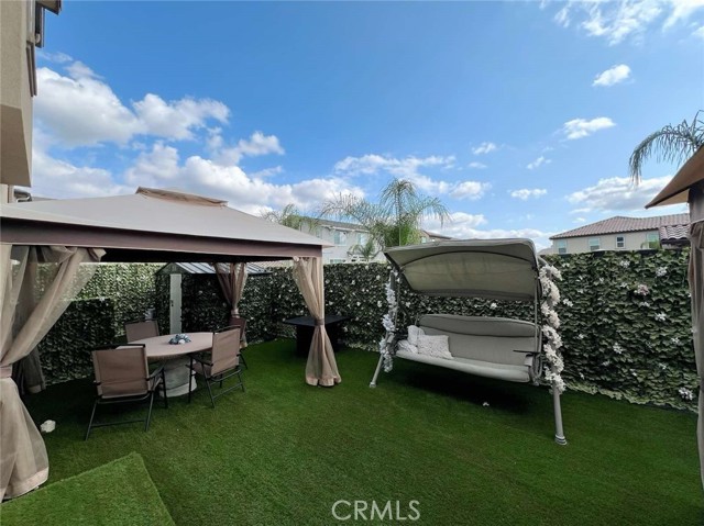 20910 Jennings Way, Newhall CA: https://media.crmls.org/medias/2030f2d0-fd66-4571-91b7-3aade9d0d39a.jpg