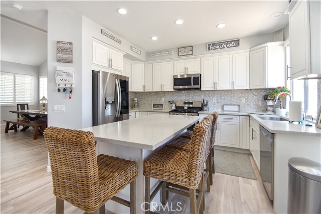 Detail Gallery Image 4 of 35 For 8574 De Loss Dr, Riverside,  CA 92508 - 4 Beds | 2/1 Baths