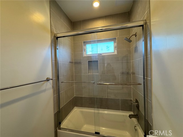 1737 1/2 Magnolia Avenue, Los Angeles CA: https://media.crmls.org/medias/20331d87-f9d1-4798-a336-a4b779115847.jpg