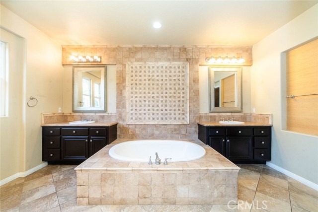 Detail Gallery Image 35 of 51 For 6 Roseleaf, Irvine,  CA 92620 - 5 Beds | 3/1 Baths