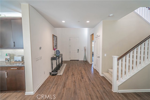 Detail Gallery Image 3 of 59 For 18642 Cedar Crest Dr, Canyon Country,  CA 91387 - 4 Beds | 3 Baths