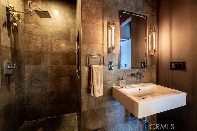 Detail Gallery Image 10 of 17 For 238 N Bush, Santa Ana,  CA 92701 - 2 Beds | 2 Baths