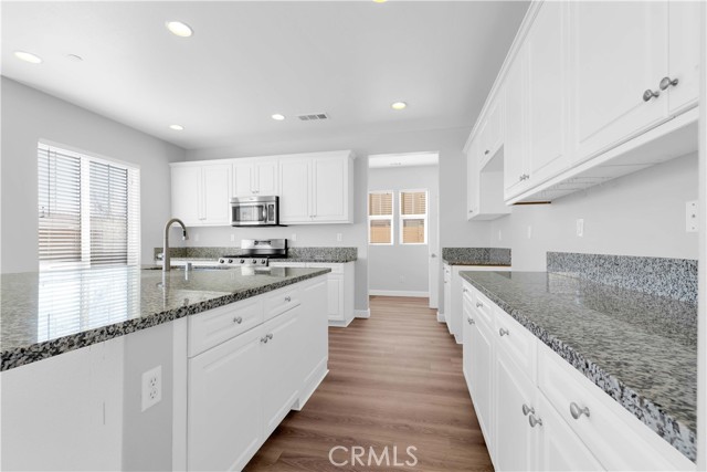 Detail Gallery Image 9 of 15 For 30183 Redding, Murrieta,  CA 92563 - 5 Beds | 3 Baths