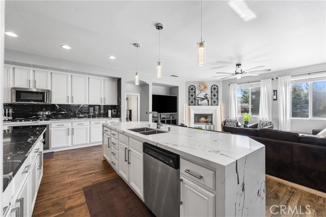 Detail Gallery Image 25 of 75 For 40637 Pinina Ct, Palmdale,  CA 93551 - 5 Beds | 4 Baths