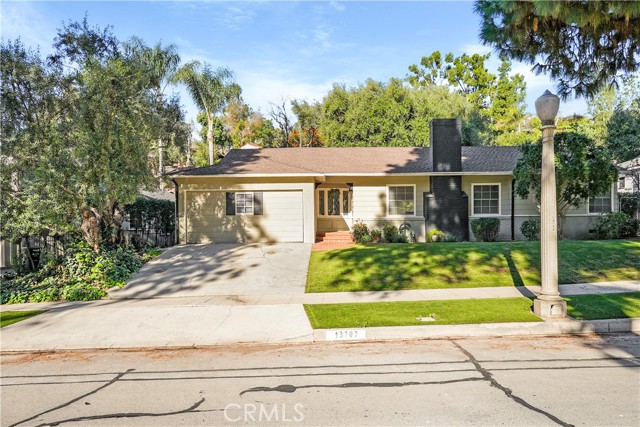 Detail Gallery Image 2 of 54 For 13707 Philadelphia, Whittier,  CA 90601 - 2 Beds | 2 Baths