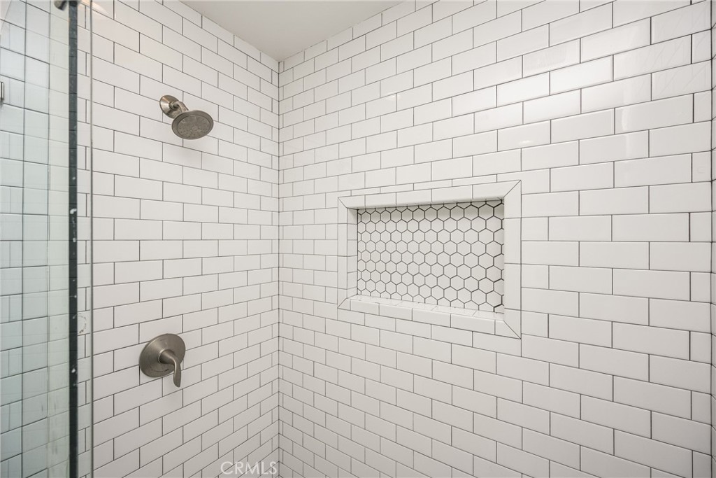 https://media.crmls.org/medias/2036b1b8-5c88-42d9-aeea-042cbb9724d2.jpg?preset=X-Large