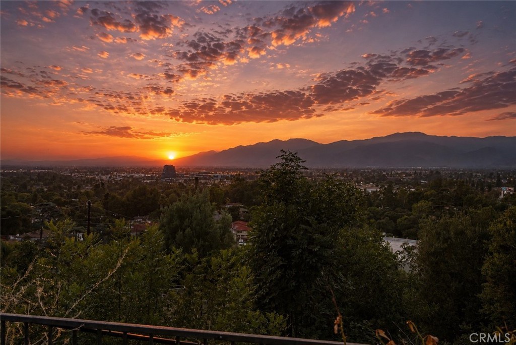 https://media.crmls.org/medias/2036e9e7-78da-4378-b789-471931bc241c.jpg?preset=X-Large