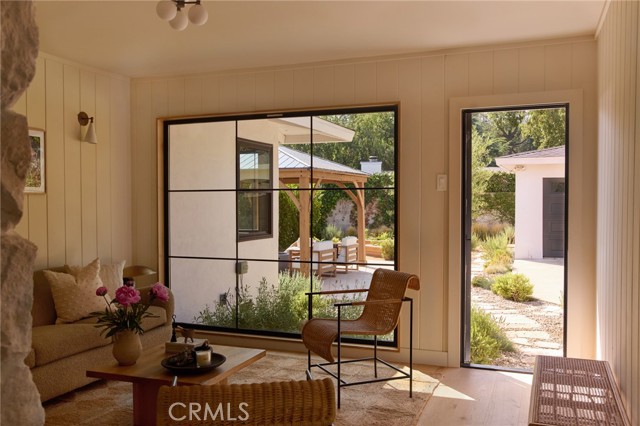 4367 Rising Hill Road, Altadena CA: https://media.crmls.org/medias/203717f7-b084-4f2f-bbae-4850502631fb.jpg