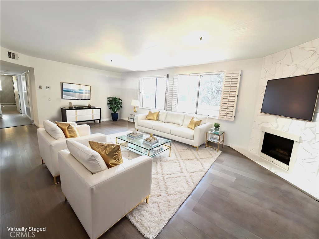 241 S Reeves Drive #302