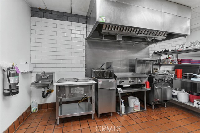 275 9th street, San Bernardino CA: https://media.crmls.org/medias/203866e9-7dff-4aaa-b25a-099282a2e6e6.jpg