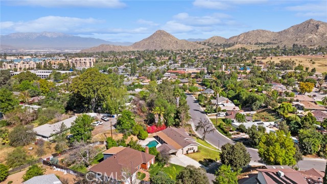 Detail Gallery Image 39 of 42 For 134 W Broadbent, Riverside,  CA 92507 - 4 Beds | 3 Baths