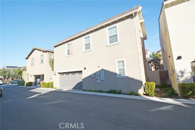 Detail Gallery Image 4 of 41 For 8765 Festival St, Chino,  CA 91708 - 4 Beds | 3/1 Baths