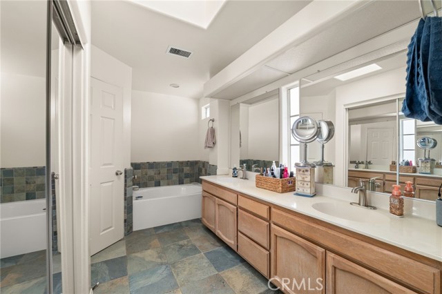 831 Arbor Cir, La Verne CA: https://media.crmls.org/medias/203a5351-2701-4700-9e73-c71a6ec78ee1.jpg