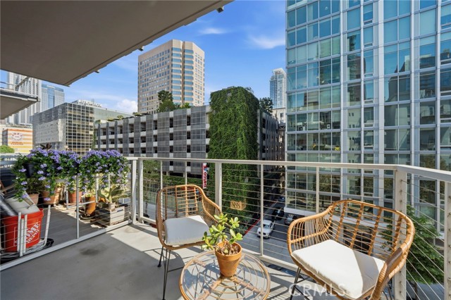 Detail Gallery Image 2 of 37 For 645 W 9th St #424, Los Angeles,  CA 90015 - 1 Beds | 1 Baths