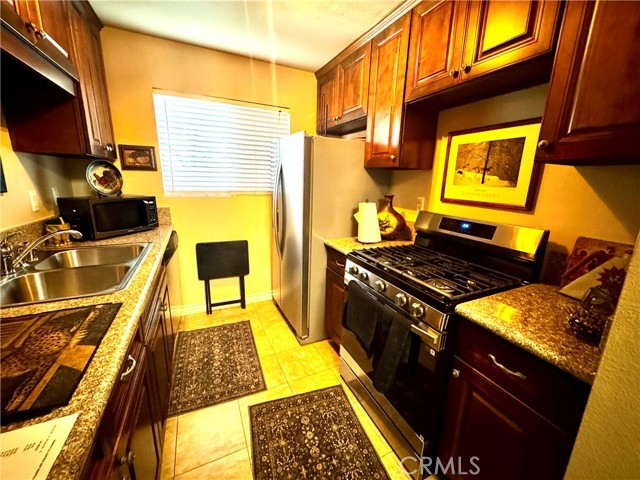 Detail Gallery Image 3 of 6 For 13080 Dronfield Ave #80, Sylmar,  CA 91342 - 2 Beds | 1 Baths