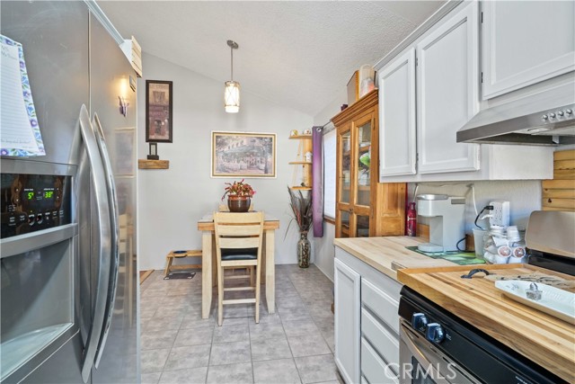 Detail Gallery Image 6 of 30 For 20060 Shadow Island Dr, Canyon Country,  CA 91351 - 2 Beds | 2 Baths