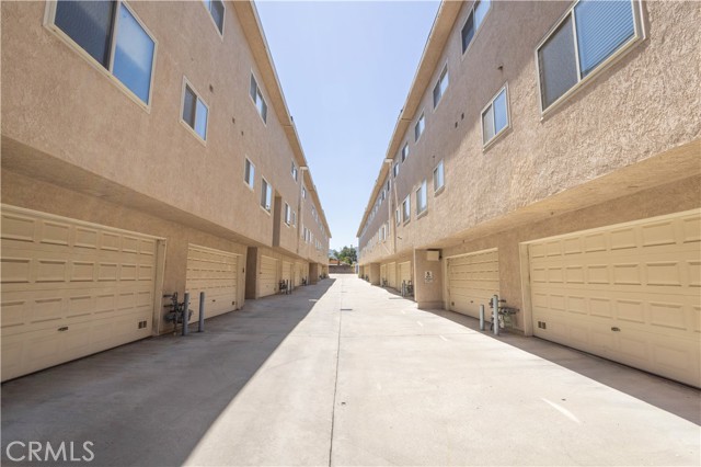 Detail Gallery Image 22 of 25 For 10159 De Soto Ave #203,  Chatsworth,  CA 91311 - 3 Beds | 2/1 Baths