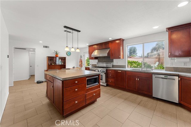 13525 Big Sky Court, Yucaipa CA: https://media.crmls.org/medias/203d9e83-e916-4c97-b754-c26eaae3e77c.jpg