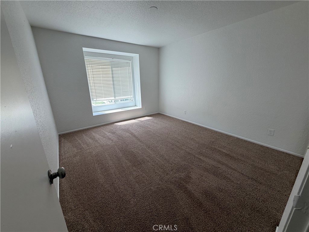https://media.crmls.org/medias/203db2d4-4f99-4a37-b17a-415d9d6e3858.jpg?preset=X-Large