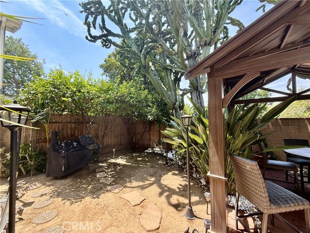 9213 Independence Way, North Hills CA: https://media.crmls.org/medias/203e2233-efaa-4104-a5f2-12289070aea9.jpg
