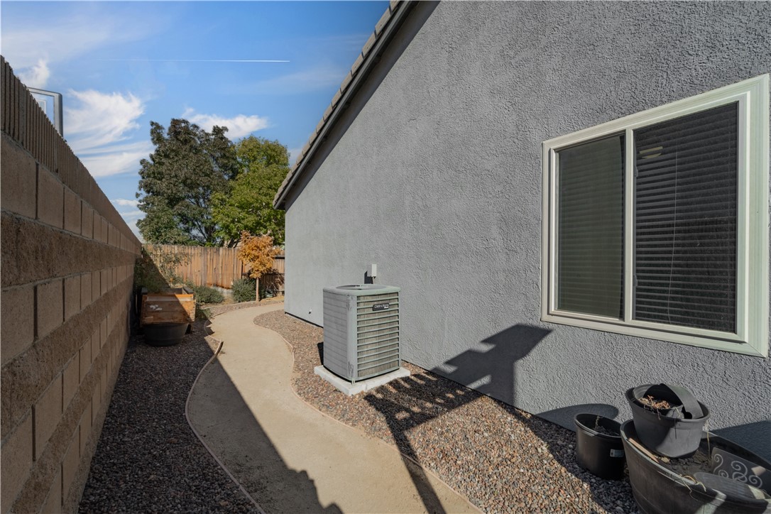 Detail Gallery Image 35 of 44 For 3085 Summer Breeze, Rosamond,  CA 93560 - 4 Beds | 2 Baths