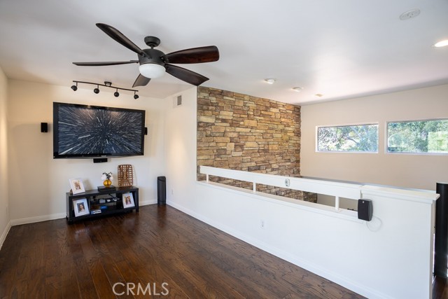 Detail Gallery Image 19 of 25 For 23930 Arroyo Park Dr #111,  Valencia,  CA 91355 - 2 Beds | 2 Baths