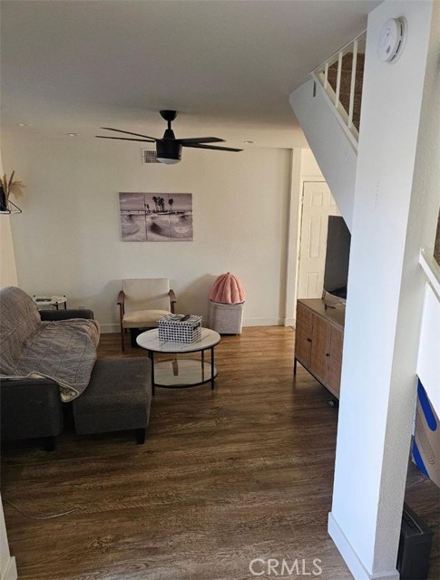 Detail Gallery Image 10 of 18 For 1376 Darwin Rd, Oceanside,  CA 92056 - 3 Beds | 2/1 Baths