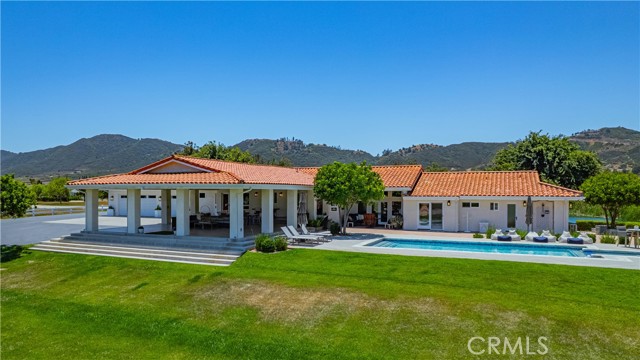 26465 Douglas Avenue, Murrieta CA: https://media.crmls.org/medias/203eeca9-eda0-4854-96c2-080afcf9611d.jpg