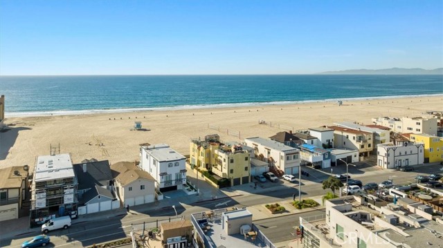 Detail Gallery Image 46 of 53 For 30 the Strand #2,  Hermosa Beach,  CA 90254 - 3 Beds | 3 Baths