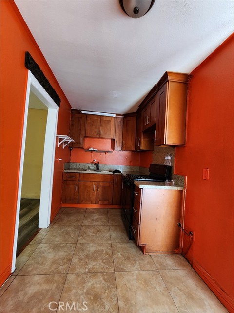 Detail Gallery Image 10 of 10 For 529 S Flower, Santa Ana,  CA 92703 - 3 Beds | 3 Baths