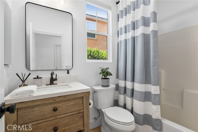 24229 La Montura Drive, Valencia CA: https://media.crmls.org/medias/20408204-69fd-4692-9b07-93f730202d78.jpg