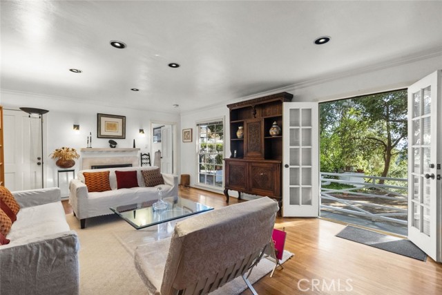 Detail Gallery Image 29 of 54 For 1815 Las Flores Dr, Glendale,  CA 91207 - 4 Beds | 3 Baths